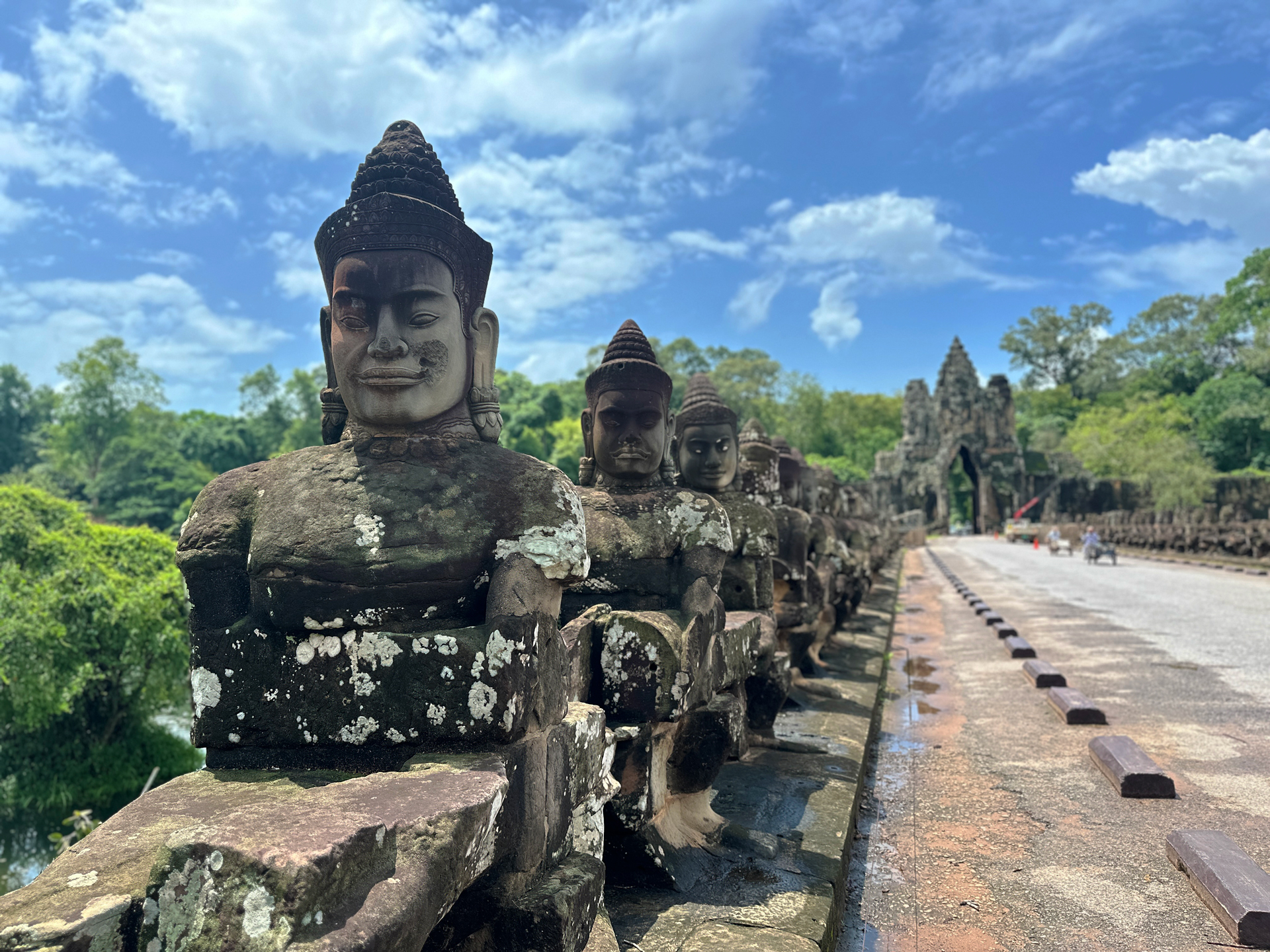 Vietnam-Ankor-Wat-Statues